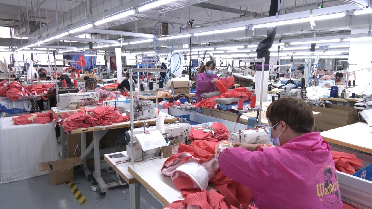 營山 家門口辦服裝廠，致富路上“穿新衣”