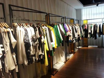 以卓越產(chǎn)品與暖心服務(wù)，贏得服裝鞋帽零售市場